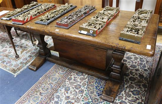 An oak refectory table, W.173cm